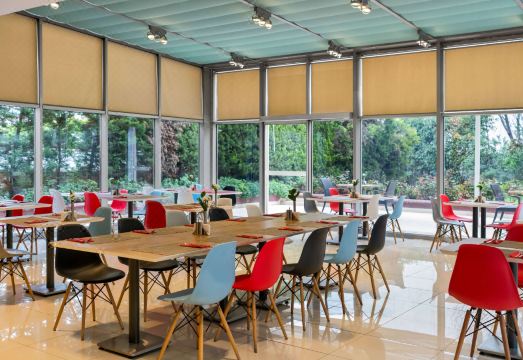 2. 이비스 가지안테..