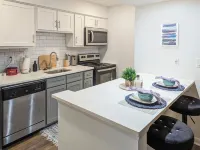 Elegant Oasis Studio Retreat Central Safe Location WiFi, AC, Các khách sạn ở Huntsville