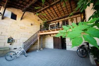 Cottage between Bordeaux and St Emilion with Magnificent Park, surrounded by Vines