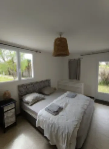 Quiet house in greenery 700m from the sea