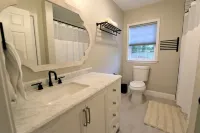 Captain's Retreat! Newly Renovated - few steps from the beach! Hotels near Sandy Point State Park