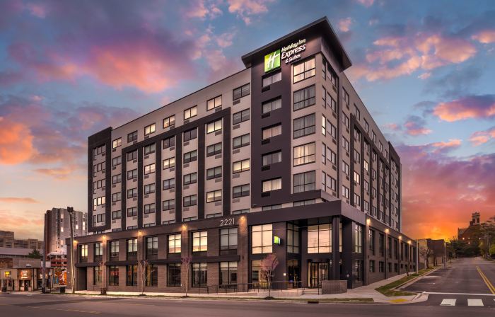 Holiday Inn Express & Suites NASHVILLE WEST END - UNIV AREA by IHG