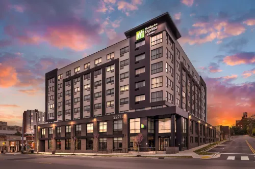 Holiday Inn Express & Suites NASHVILLE WEST END - UNIV AREA by IHG