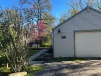 Charming loft cottage in tranquil Germantown with WiFi, AC