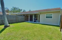 Charming 2-bedroom Duplex in enchanting Nokomis with AC, WiFi