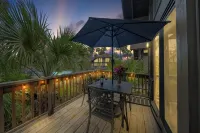 Charming Waterfront Retreat - Scalloping - Dock Access - Pool - AC - King Bed!
