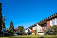 Manuka Crescent Motel