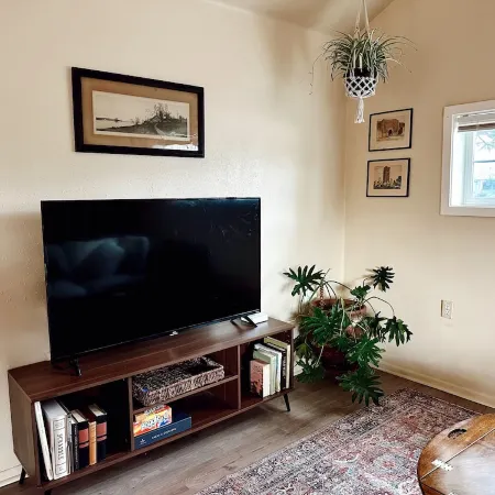 Charming studio in brilliant Philomath with AC, WiFi