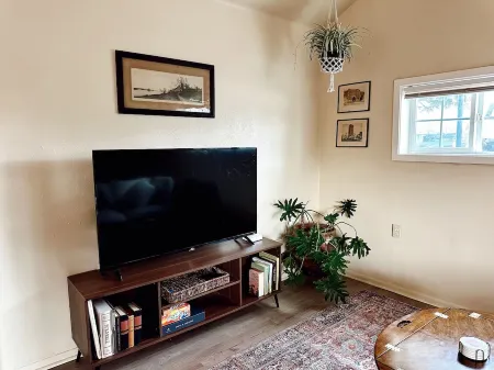 Charming studio in brilliant Philomath with AC, WiFi