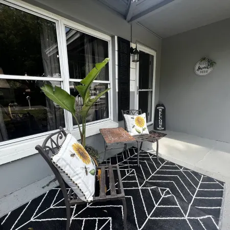 Cozy in Clearwater - A Quiet 4 Bedroom Home Minutes to the Beach.