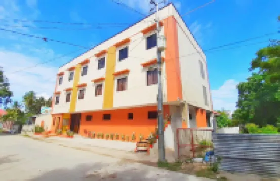 RedDoorz @ La Briana Guest House Santa Fe, Bantayan Cebu 鄰近Sugar Beach的酒店