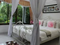 White Elephant Resort فنادق في سورين