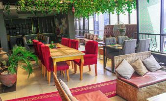 Nuitdeparis quest house and restaurant