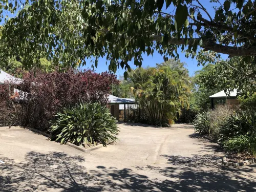 Emeraldene Inn & Eco-Lodge Hotels in Pialba