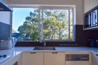 Sun-Drenched 1 Bed Studio Apartment in Newtown Hoteles en Newtown