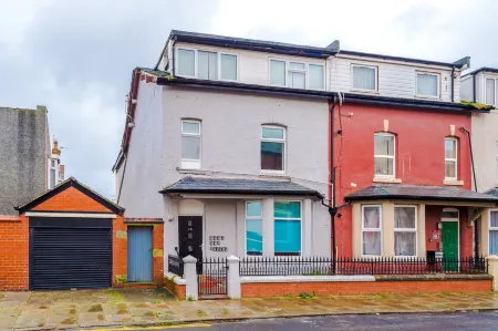 Empire Fleetwood Apartments - Windsor Terrace Отели рядом с достопримечательностью «Fleetwood Beach»