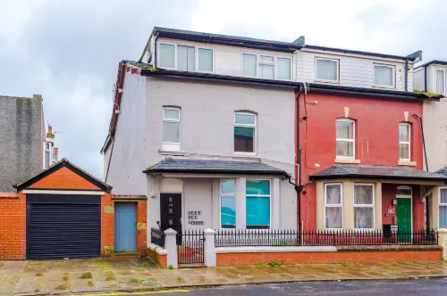 Empire Fleetwood Apartments - Windsor Terrace Hotels in Fleetwood