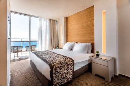 Ramada Hotel & Suites by Wyndham Netanya