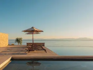 Sampatiki Suites - Seaview Luxury Suites with Breakfast and Spa