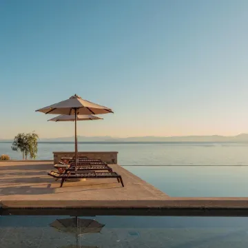 Sampatiki Suites - Seaview Luxury Suites with Breakfast and Spa
