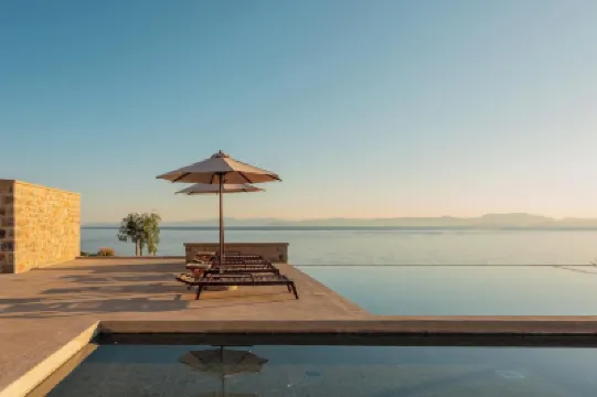 Sampatiki Suites - Seaview Luxury Suites with Breakfast and Spa Hotel a 