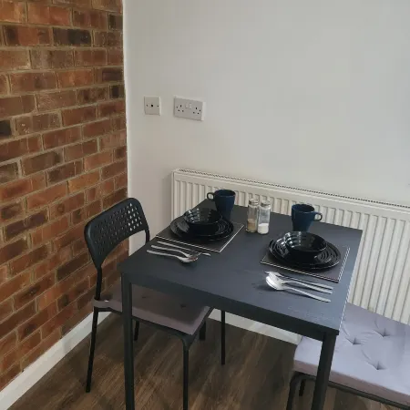 1 Bedroom - Sleeps 3 - Free Parking