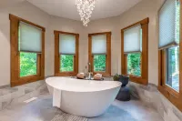 Luxury 3/2.5 Cabin: Lake Views, Theatre+GameRoom!