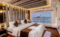 Premium Houseboat