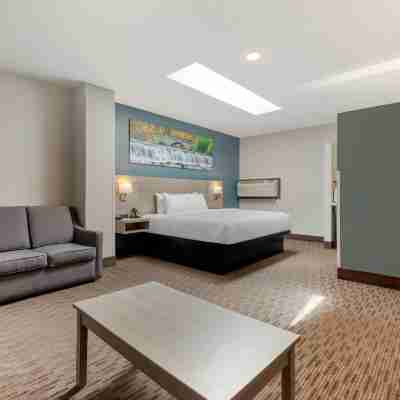 Clarion Pointe Tomah Rooms