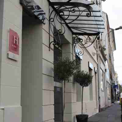 Hôtel le Dauphin Hotel Exterior