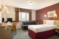 Days Inn by Wyndham Bradford M62 Hotels near Halifax Road Yew Park