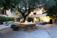 Le Vieux Castillon Hotel di Vers-Pont-du-Gard