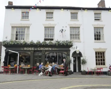 The Rose and Crown Hotels in Warwick