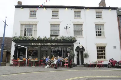 The Rose and Crown Hotels in Warwick