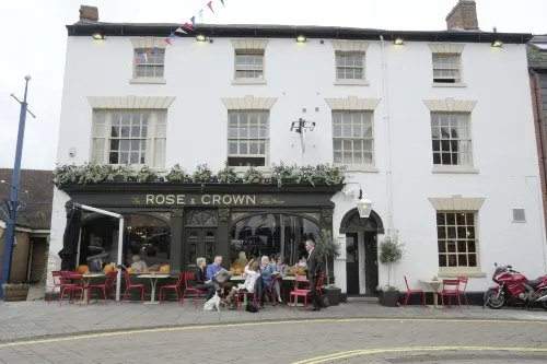 The Rose and Crown Hotels in Warwick