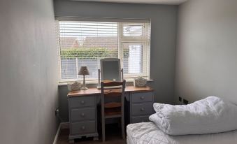 Pet-Friendly - 2 Bedrooms Bungalow Beach - Parking