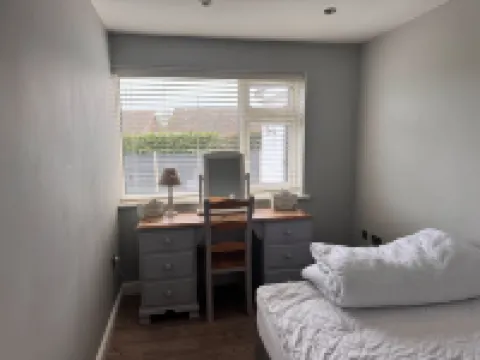 Pet-Friendly - 2 Bedrooms Bungalow Beach - Parking