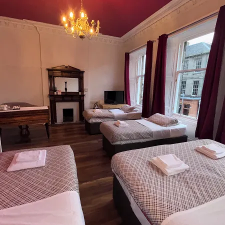 Regent House Hotel - City Centre Hotel Отели рядом с достопримечательностью «Торгово-развлекательный центр Omni Centre»