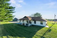 New! Family Retreat • Hot Tub & Fun country home!