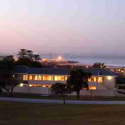 Room-Guest Lodge, Double Bed and Sofa be Hotel Exterior