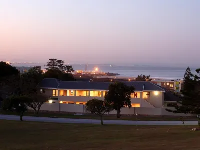 Room in B&B - Guest Room with Double Bed and Kitchen, in Port Elizabeth Ideal Business Travel