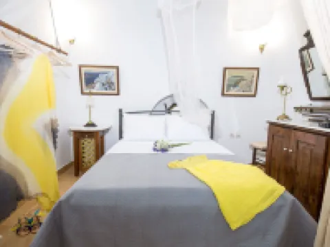 Mylopetres Hotels in Finikia