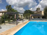 Gites Jardin-Darcy - Piscine au SEL Gemozac 호텔