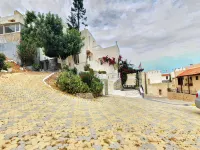 Room in Studio - Beautiful and Spacious Room Near Cretan Sea - Pysäköinti