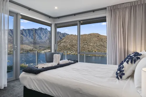 MODERN ALPINE LIVING WITH SPECTACULAR VIEW - 2-Star