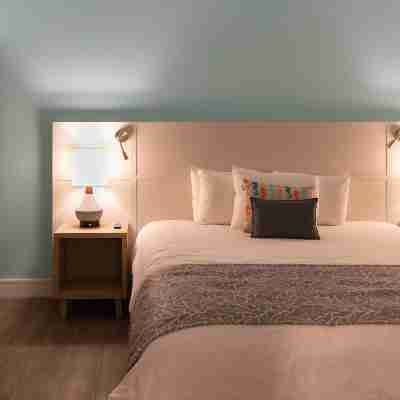 Pelican Bay Hotel Rooms