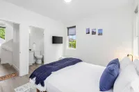 Dragonstone Sweet Suite Hotels in capitol hill