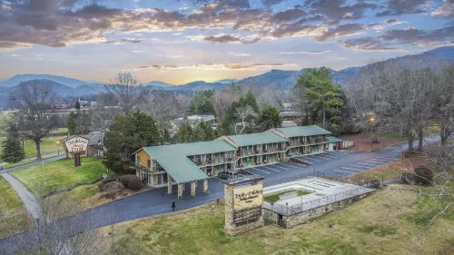 Tremont Lodge & Resort Hotels in Townsend