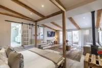 Sunset Farm Stellenbosch Hotels near Rust en Vrede Wine Estate