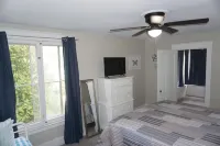 Charlevoix House - the Northside Hotels in Charlevoix